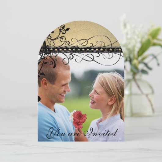 Black Funky Elegant Swirl Wedding Photo Uitnodigin Kaart (Staand voorkant)