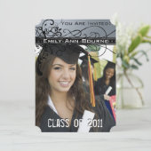 Black Funky Elegant Swirls Afstuderen Invite Kaart (Staand voorkant)
