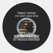 Black German Shepherd American Flag Three Things Y Ronde Sticker (Voorkant)