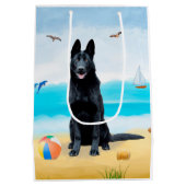 Black German Shepherd Dog on Beach Medium Cadeauzakje (Achterkant)