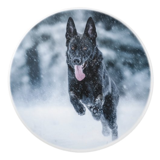 Black German Shepherd in snow Duvet Cover Keramische Knop (Voorkant)