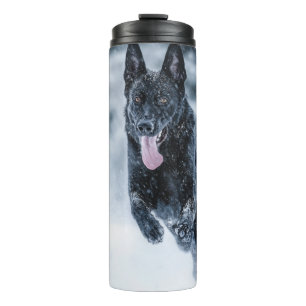 Black German Shepherd in snow Duvet Cover Thermosbeker