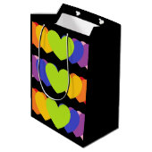 Black Gift Bag met regenboogharten Diverse grootte Medium Cadeauzakje (Achterkant Gekanteld)