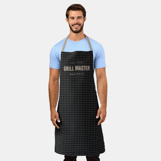 Black gingham check grill master gepersonaliseerd schort (Gedragen)