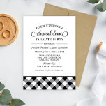 Black Gingham Wedding Rehearsal Dinner Tailgate Kaart<br><div class="desc">Wedding Rehearsal Dinner Tailgate Party nodigt uit voor een casual maar elegante gebeurtenis in de achtertuin. Klassiek zwart-wit kleurenschema met stijlvolle gemengde typografie en gingham plaid / check patroon op de voor- en achterkant van de kaart.</div>