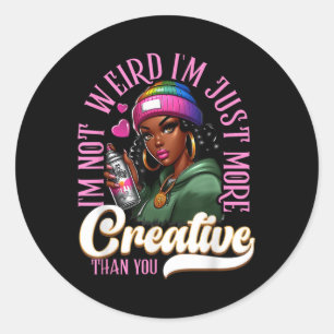 Black Girl is niet raar, ik ben gewoon creatiever Ronde Sticker