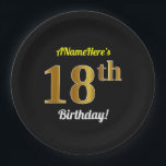 Black, Gold 18th Birthday   Custom Name Papieren Bordje<br><div class="desc">Dit eenvoudige, gepersonaliseerde, verjaardags-thema papier bord ontwerp beschikt over een aanpasbare boodschap zoals "ANameHere’s 18th Birthday!", waar de naam kan worden veranderd, en met de "18th" met een faux / imitatie gouden-achtige uitstraling. Het heeft ook een zwart gekleurde achtergrond. Papieren borden als deze kunnen misschien gebruikt worden op een feestje...</div>