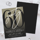 Black Gold 60e Jubileum Kaart<br><div class="desc">Vier zestig jaar liefde met deze moderne uitnodiging voor het 60-jarig huwelijk. Het ontwerp is voorzien van een faux gouden achtergrond gelaagd achter een slanke grijs-naar-zwart gradiënt voor een elegante, opvallende look. Een grote zwarte "60" strekt zich uit over het grootste deel van de kaart, met een handgeschreven script-stijl witte...</div>