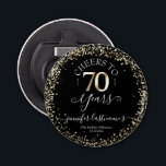 Black & Gold 70th Birthday Script Bottle Open Button Flesopener<br><div class="desc">De mooie faux goudglitter confetti hoogtepunten op de boven- en ondergrens. Alle tekst kan worden aangepast en kan eenvoudig worden gewijzigd voor uw eigen wensen. Geweldige elegante 70e verjaardag sjabloon</div>