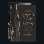 Black Gold Agate Slate Script 18th Birthday Kaart<br><div class="desc">De linkerrand van deze elegante, moderne verjaardagsfeestelijke uitnodiging is voorzien van een zwarte waterverf aan de rand van een donkere, met gouden faux glitter getrimde rand. De aanpasbare tekst combineert een goudkleurig script en maakt serif lettertypen op een zwarte leisteenachtergrond. De achterzijde is voorzien van een bijpassend zwart en goudvormig...</div>