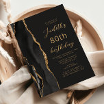 Black Gold Agate Slate Script 80th Birthday Kaart<br><div class="desc">De linkerrand van deze elegante, moderne verjaardagsfeestelijke uitnodiging is voorzien van een zwarte waterverf aan de rand van een donkere, met gouden faux glitter getrimde rand. De aanpasbare tekst combineert een goudkleurig script en maakt serif lettertypen op een zwarte leisteenachtergrond. De achterzijde is voorzien van een bijpassend zwart en goudvormig...</div>