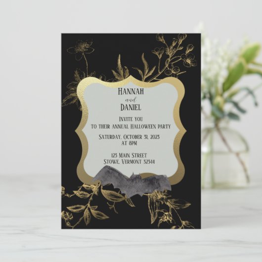 Black & Gold Bat Elegant Halloween Party Kaart (Staand voorkant)