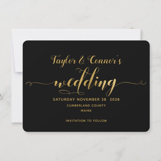 Black & Gold Calligraphy Wedding Save the Date Kaart (Achterkant)