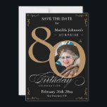 Black Gold Enterprise 80th Birthday Save the Date Kaart<br><div class="desc">Black Gold Surprise 80th Birthday Save the Date Invitation. Een elegant ontworpen speciale verjaardagsviering sparen de datum die een douanefoto van verjaardagspersoon en manuscriptkalligrafie met  bloeiende elementen kenmerkt. Eenvoudig genoeg om een verscheidenheid van thema's en kleuren te passen! Hulp nodig? Neem gewoon contact met me op!</div>
