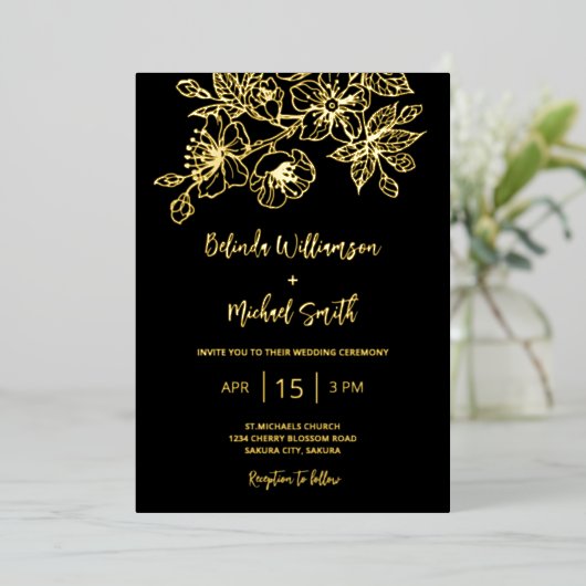 Black Gold Floral Wedding Folie Uitnodiging (Staand Voorkant)