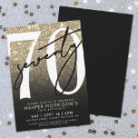 Black Gold Glitter 70th Birthday Kaart<br><div class="desc">Gouden en zwarte Glitter 70e verjaardag uitnodiging. Vier zeventig in stijl met dit gedurfde en chique ontwerp. De bovenste helft is voorzien van een grote witte "70" met een sassy handgeschreven zwarte script "Seventy" gelaagd over het, opvallen tegen een faux gouden glitter achtergrond die vervaagt in een slanke zwarte gradiënt....</div>