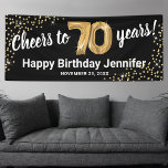 Black Gold Glitter 70th Birthday Spandoek<br><div class="desc">Vier een mijlpaal in stijl met onze elegante 70e verjaardagsfeestbanner. Met een aanpasbare stijlvolle zwarte achtergrond, faux gold sparkle en moderne 70e verjaardagsfeesttekst, is deze banner de perfecte manier om een statement te maken. Plus, onze zeventig gouden heliumballonnen voegen een extra vleugje glamour toe. Personaliseer deze banner eenvoudig om de...</div>