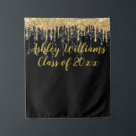 Black Gold Glitter Afstudeerfeest Fotocabine Wandkleed<br><div class="desc">Gepersonaliseerde zwart-gouden achtergrond,  aangepaste klas van 2025 afstuderen,  gefeliciteerd foto booth prop banner,  gepersonaliseerde haar feestdecoratie 2026,  middelbare school afstuderen college university,  kleuterschool doctoraat verpleegkunde wet mba,  master degree bachelor doctoraat medische,  verpleegkundig beoefenaar md np celebration,  moderne selfie station voor dochter,  gefeliciteerd nieuw afstudeerder terugvallen</div>