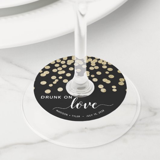 Black & Gold Glitter Dot Drink op Love Fun Wedding Wijnglaslabel (Dichtbij)