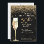 Black Gold Glitter Surprise 50th Birthday Party Kaart<br><div class="desc">Dit elegante ontwerp kenmerkt een zwarte achtergrond,  gouden glitter,  champagneglas,  en het schrijven van het douanemanuscript. Wat een mooie manier om je gasten uit te nodigen voor deze speciale gelegenheid.</div>