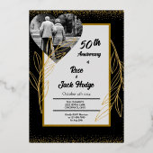 Black Gold Hearts Foto 50ste verjaardag Folie Uitnodiging (Voorkant)