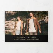 Black Gold Minimal Arch Photo QR code Wedding Drieluik Uitnodiging (Cover)