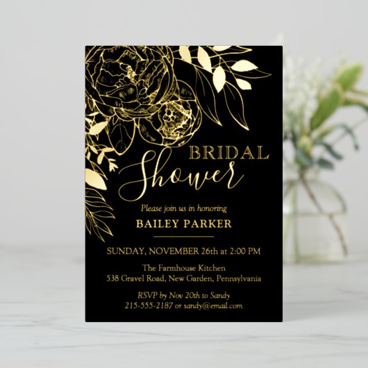 Black & Gold Modern Floral Peony Vrijgezellenfeest Folie Uitnodiging (Staand Voorkant)