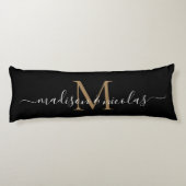 Black Gold Monogram Script Pas getrouwd Jubileum Lichaamskussen (Achterkant)