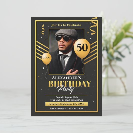 Black Gold Photo 50th Birthday Party Invitation Aankondiging (Staand voorkant)