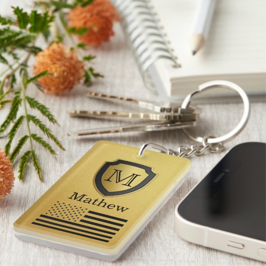 Black Gold Shield USA Flag Monogram Name Manly Sleutelhanger (Voorkant Rechts)