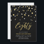 Black & Gold Simple 80th Birthday Party Inv Kaart<br><div class="desc">Viel je speciale dag met deze minimale uitnodiging voor het 80ste verjaardagsfeest. Dit ontwerp is voorzien van een stijlvol letterschrift "Eighty" met zeshoekig confetti met een zwart-gouden kleurencombinatie. Meer design beschikbaar in mijn winkel BaraBomDesign.</div>