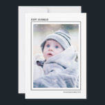 Black & Gold Snowflake Happy Hanukkah-serie Foto Feestdagenkaart<br><div class="desc">Stijlvolle en schattige fotokaarten zijn perfect voor al je vrienden en familie dit vakantieseizoen. Pas de tekst "happy Chanoeka" aan met uw eigen begroeting en verander de familienaam en het jaar en wissel het afbeelding uit voor een foto van uw kinderen, huisdier of het hele gezin. Het ontwerp heeft een...</div>