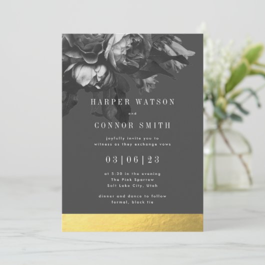 Black Gold Stripe Rose Bouquet Wedding Kaart (Staand voorkant)