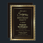 Black Gold Surprise 18th Birthday Kaart<br><div class="desc">Een moderne verrassende 18e verjaardagsfeestuitnodiging met een gouden rand in een goudvormig,  diagonaal gestreept lijst op een zwarte achtergrond.</div>