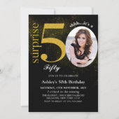 Black Gold Surprise 50e verjaardag foto uitnodigin Kaart (Voorkant)