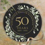 Black Gold Waterverf Greenery 50e Jubileum Ronde Sticker<br><div class="desc">Met de fijne tuingrienery van de zachte waterverf kan dit chic botanical 50th bruiloft verjaardagsontwerp gepersonaliseerd worden met je speciale details van het vijftigjarig bestaan in elegante goudtekst. Ontworpen door: Thisnotme©</div>