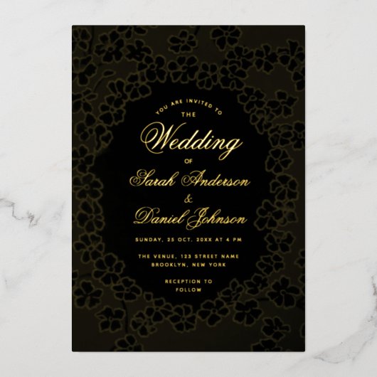 Black Gold Wedding Floral Lijst Elegant Script Folie Uitnodiging (Voorkant)