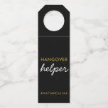 Black Gold Wedding Hangover Helper Label w Hashtag<br><div class="desc">Zwarte,  witte en gouden bruiloft voor flessenhangers/Labels met het gezegde 'Hangover Helper'. Pas de kleuren en uw trouwhashtag aan en gebruik deze in uw trouwwelkomsttas,  als een gunst of als een grappige wegwerpactie op uw achterfeestje. Geschikt voor alle verschillende flesgrootten.</div>