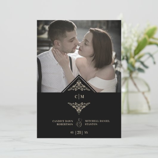 Black Golden Chic Lace Romantic Couple Wedding Kaart (Staand voorkant)