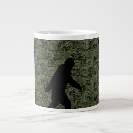 Black Gone Squatchin Woodland Digital Camouflage Grote Koffiekop (Voorkant)