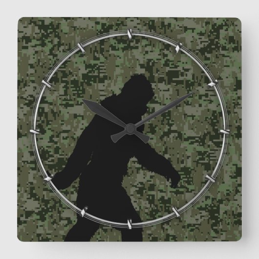 Black Gone Squatchin Woodland Digital Camouflage Vierkante Klok (Voorkant)