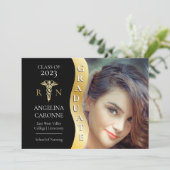 Black |Goud Afstuderen Golf Caduceus RN Nursing Af Aankondiging (Staand voorkant)