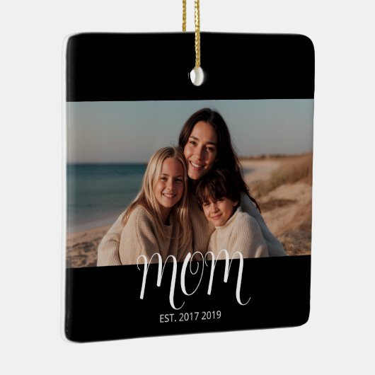 Black Graceful Script Mom Established Photo  Keramisch Ornament (Rechts)