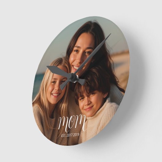 Black Graceful Script Mom Established Photo Ronde Klok (Hoek)