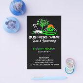 Black Green Modern Lawn Care Landscaping Business Flyer (Enkel)