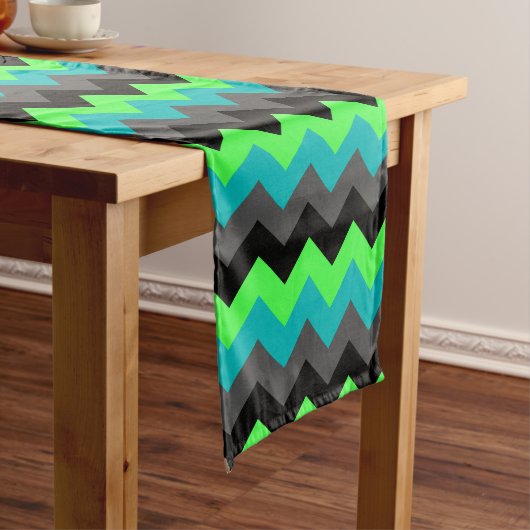 Black Green Ombre Chevrons Large Table Runner Lange Tafelloper (Voorbeeld)
