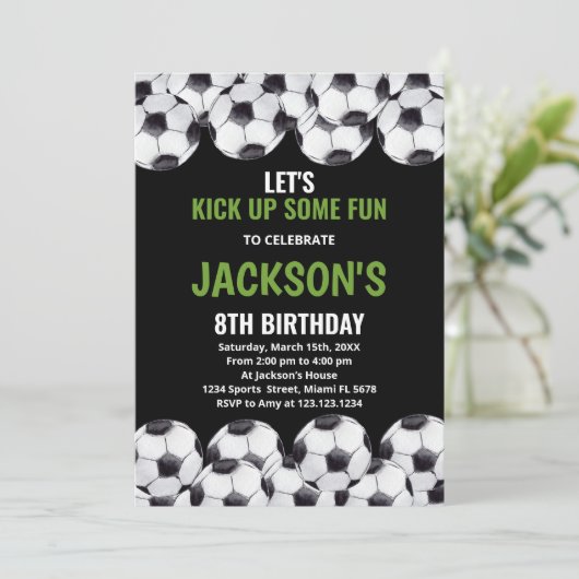 Black Green Soccer Birthday-uitnodigingen Kaart (Staand voorkant)