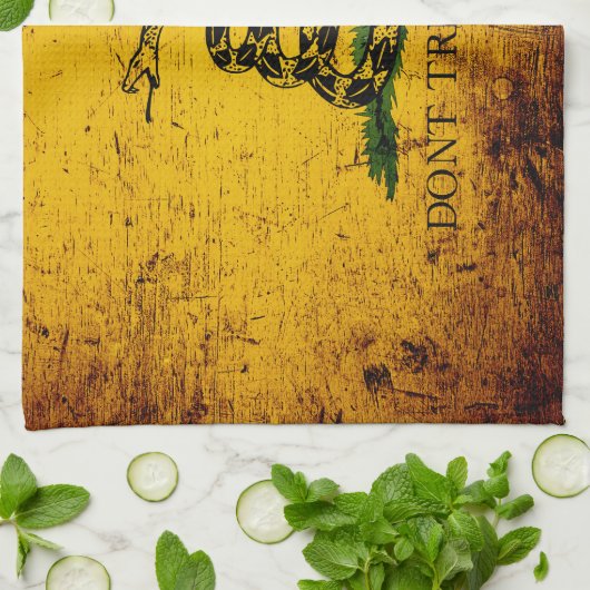 Black Grunge Gadsden Flag Theedoek (Gevouwen)