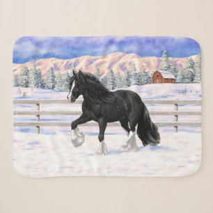 Black gypsy vanner Irish Cob Draft Horse in sneeuw Sherpa Deken