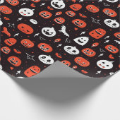 Black Halloween Pattern with pumpkins and ghosts Cadeaupapier (Hoek)